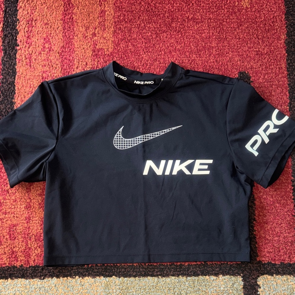 Nike Women's Pro Dri-FIT Short-Sleeve Cropped Graphic Top - Picture 2 of 7